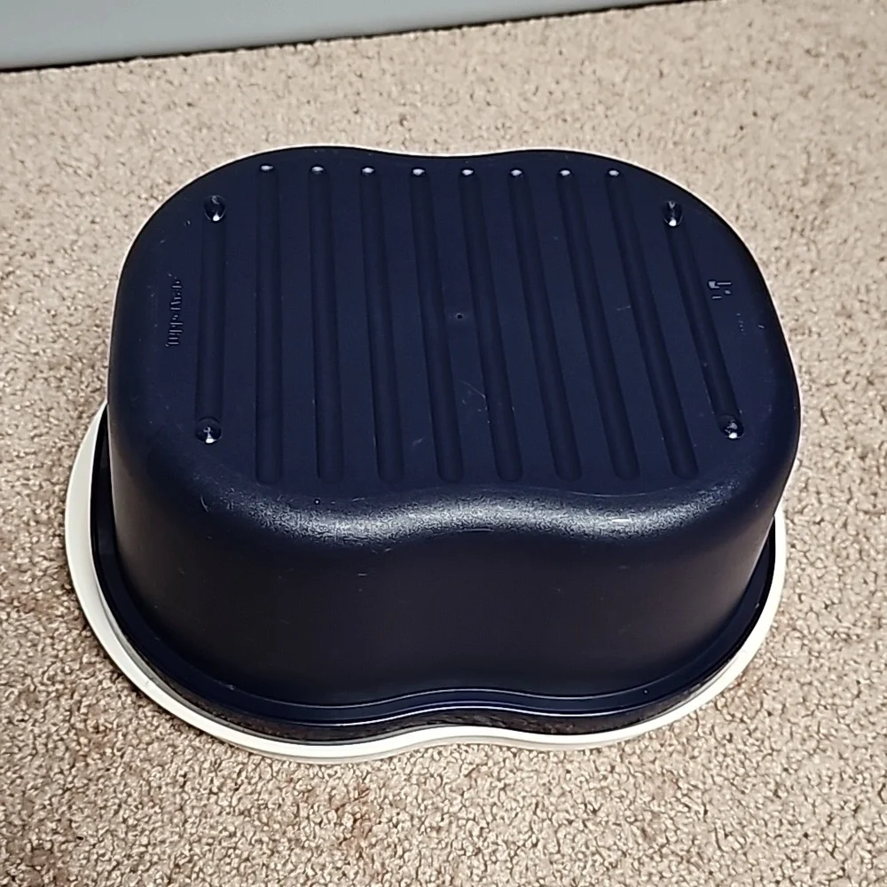 Tupperware Double Use Container - Picture 4 of 8